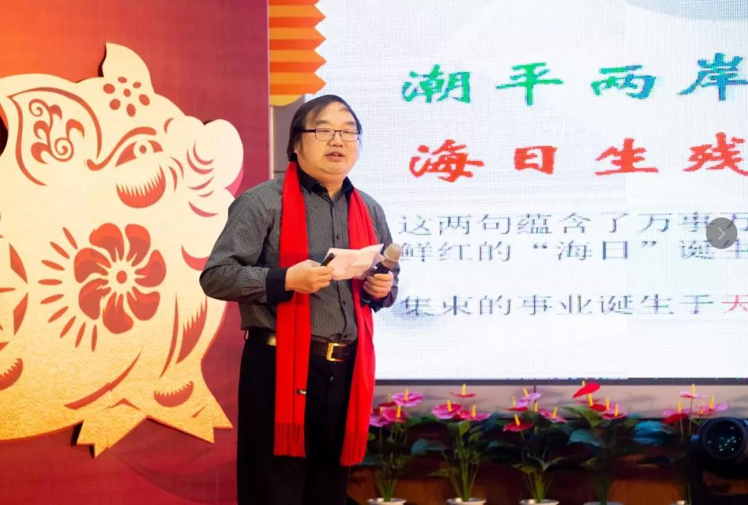 中國(guó)建筑金屬結(jié)構(gòu)協(xié)會(huì)專(zhuān)家委員會(huì)副主任、中國(guó)建筑設(shè)計(jì)集團(tuán)教授張躍峰 